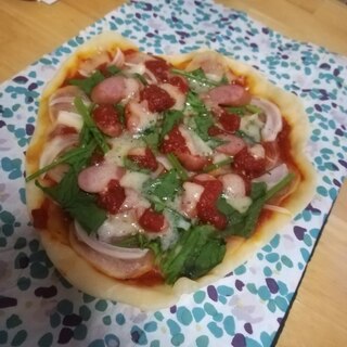 トマトソースのシンプルピザ